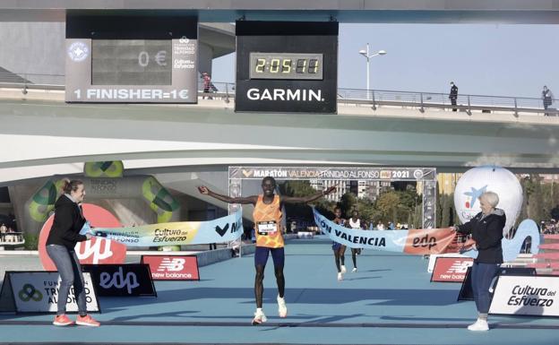 Cherono se quita la espina en el Maratón de Valencia