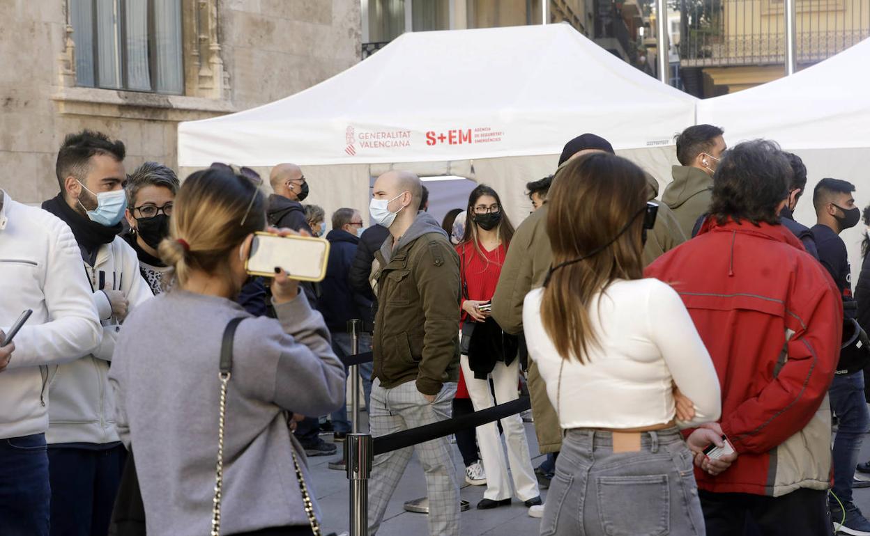 Imagen del 'vacunódromo' instalado ante el Palau de la Generalitat. 