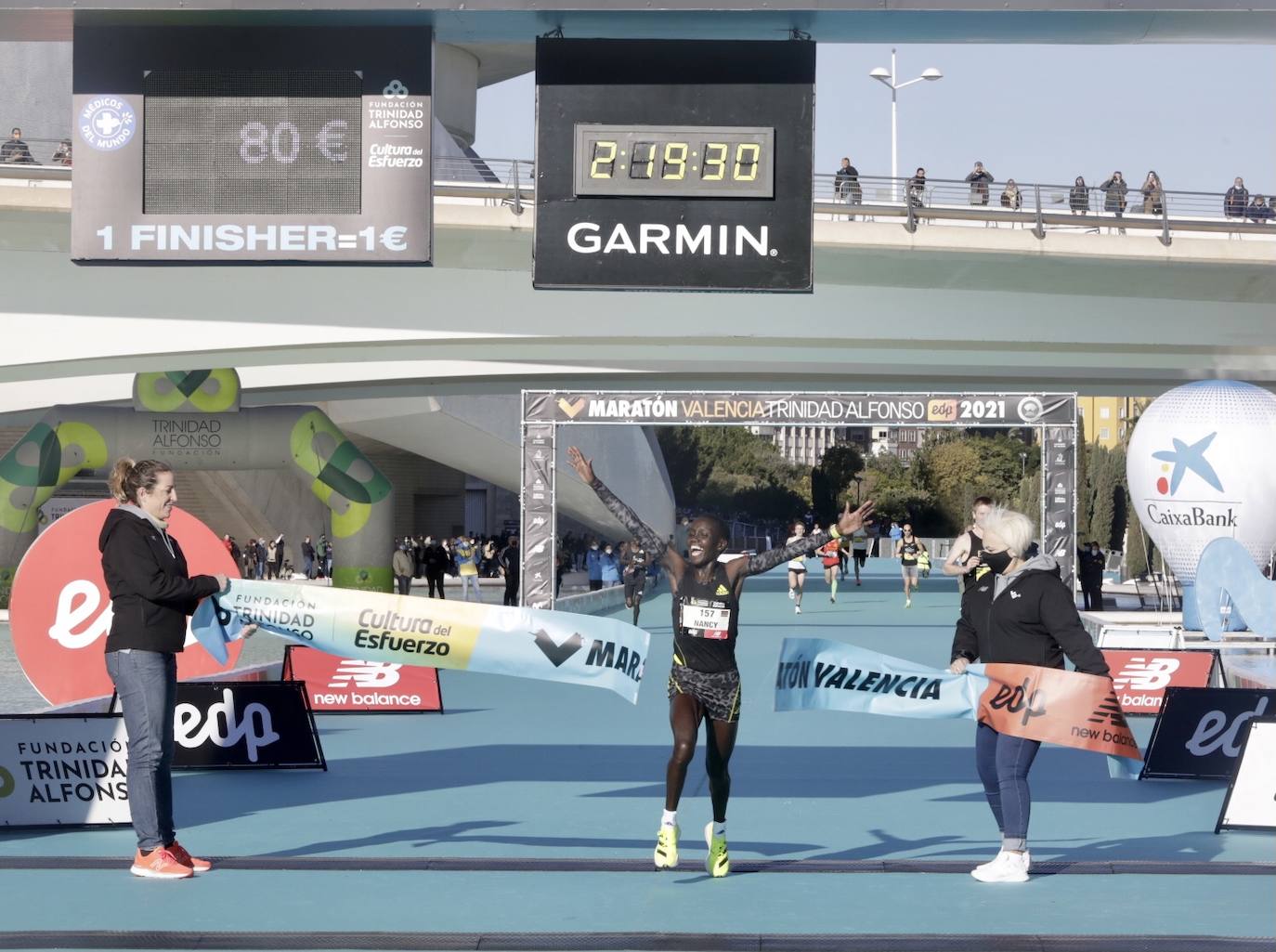 Fotos: Línea de meta del Maratón de Valencia 2021: así ha sido el final de la carrera