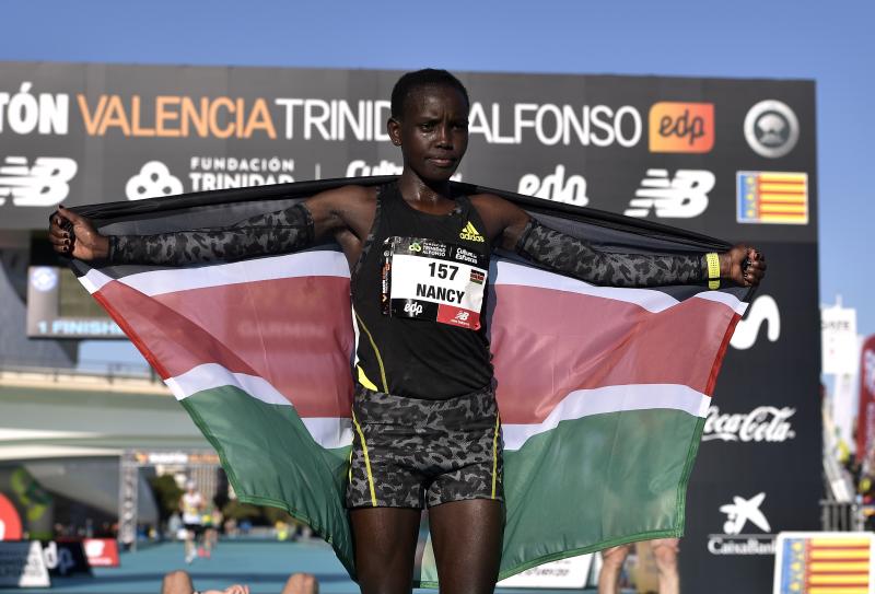 Fotos: Línea de meta del Maratón de Valencia 2021: así ha sido el final de la carrera