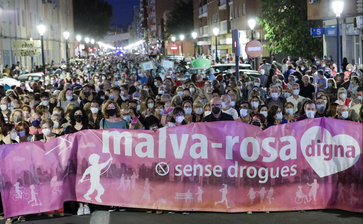 Los vecinos de la Malvarrosa han salido a la calle en varias ocasiones para protestar por la situación del barrio. 