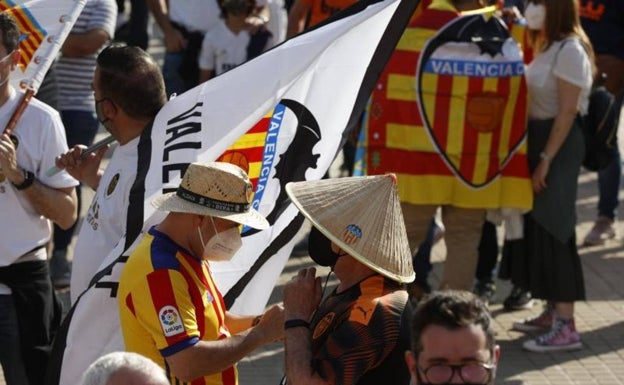 Manifestantes exprimen su ingenio para salir a la marcha. 