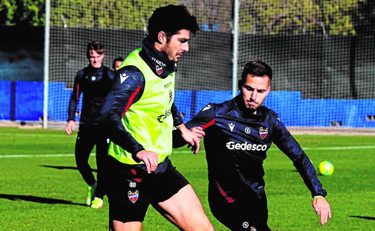 Gonzalo Melero y Enric Franquesa, durante el entrenamiento de ayer en Buñol.