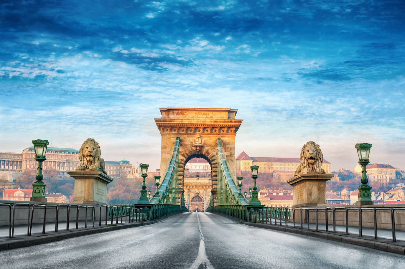 11.- Budapest (Hungría) | Sus parques, el río Danubio y la costumbre de sus habitantes de ir en transporte público, bici o a pie a trabajar (un 75%) hacen de la capital de Hungría una de las más verdes de Europa, según European Best Destinations.