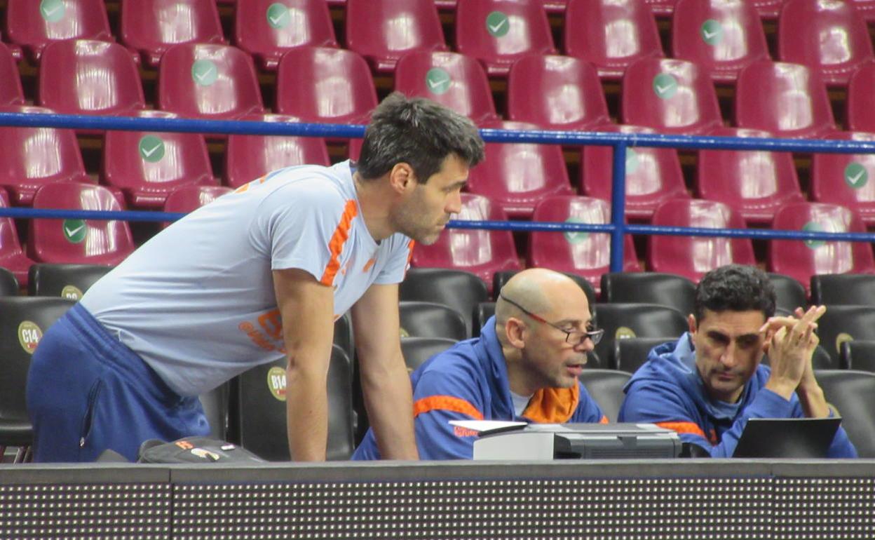 San Emeterio, Peñarroya y Juan Maroto durante el entrenamiento de hoy en Venezia.