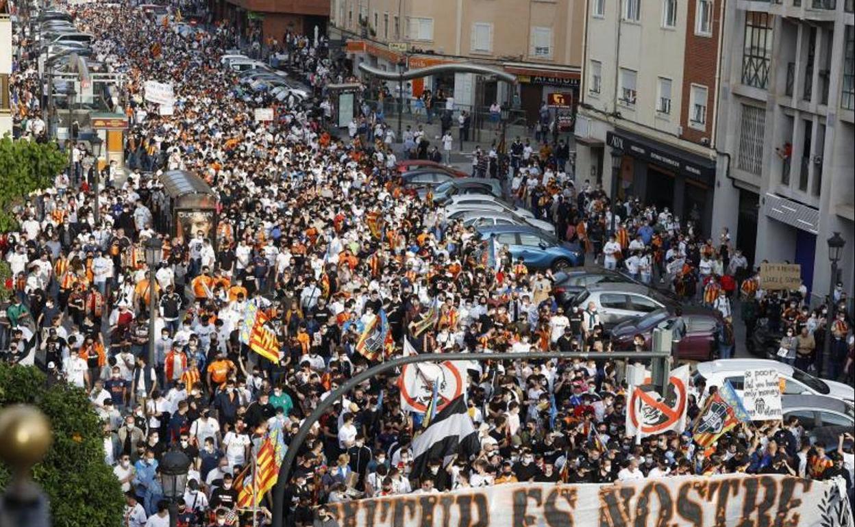 La oposición a Meriton espera una respuesta masiva de la afición y alcanzar los 10.000 manifestantes. 