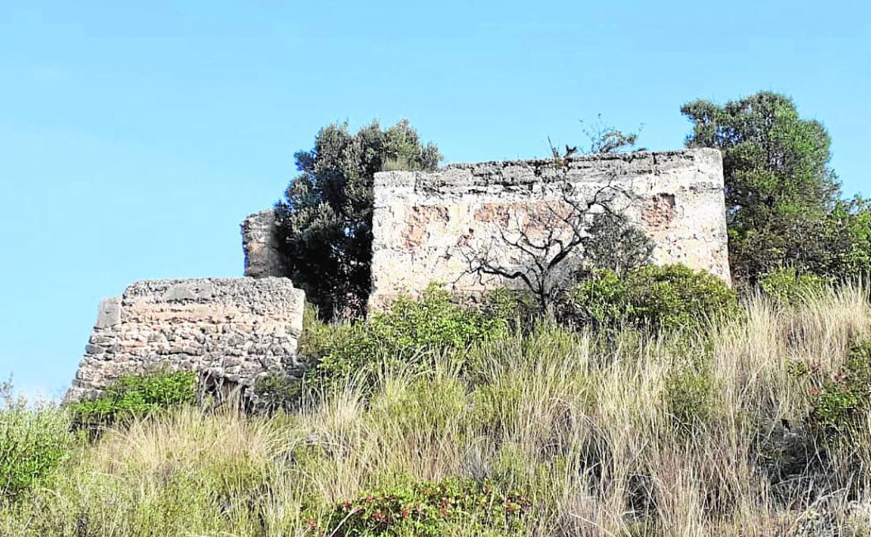 Torres islámicas de la fortificación de El Castellar de Oliva. 