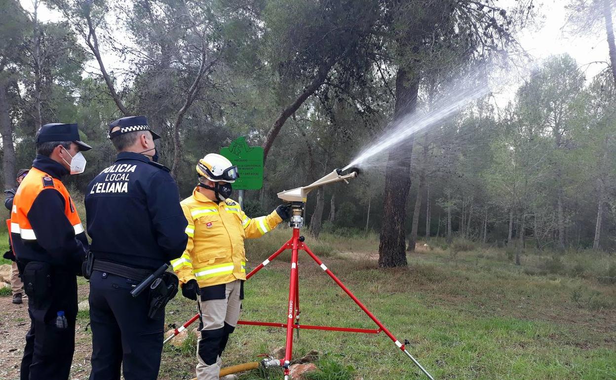 Demostración de uno de los cañones adquiridos.