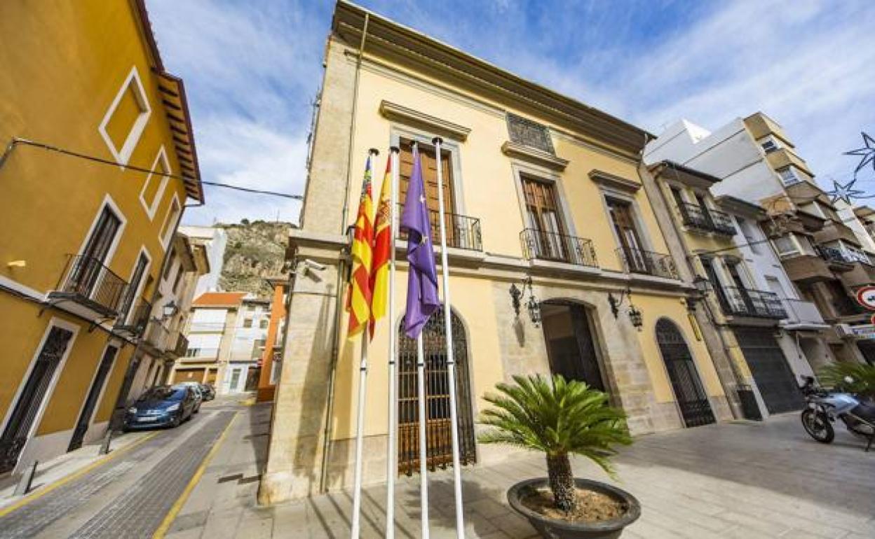 Cullera cierra sus parques y jardines por el fuerte viento
