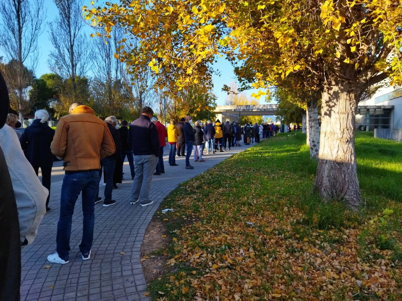 Colas en Dénia para vacunarse sin cita previa.