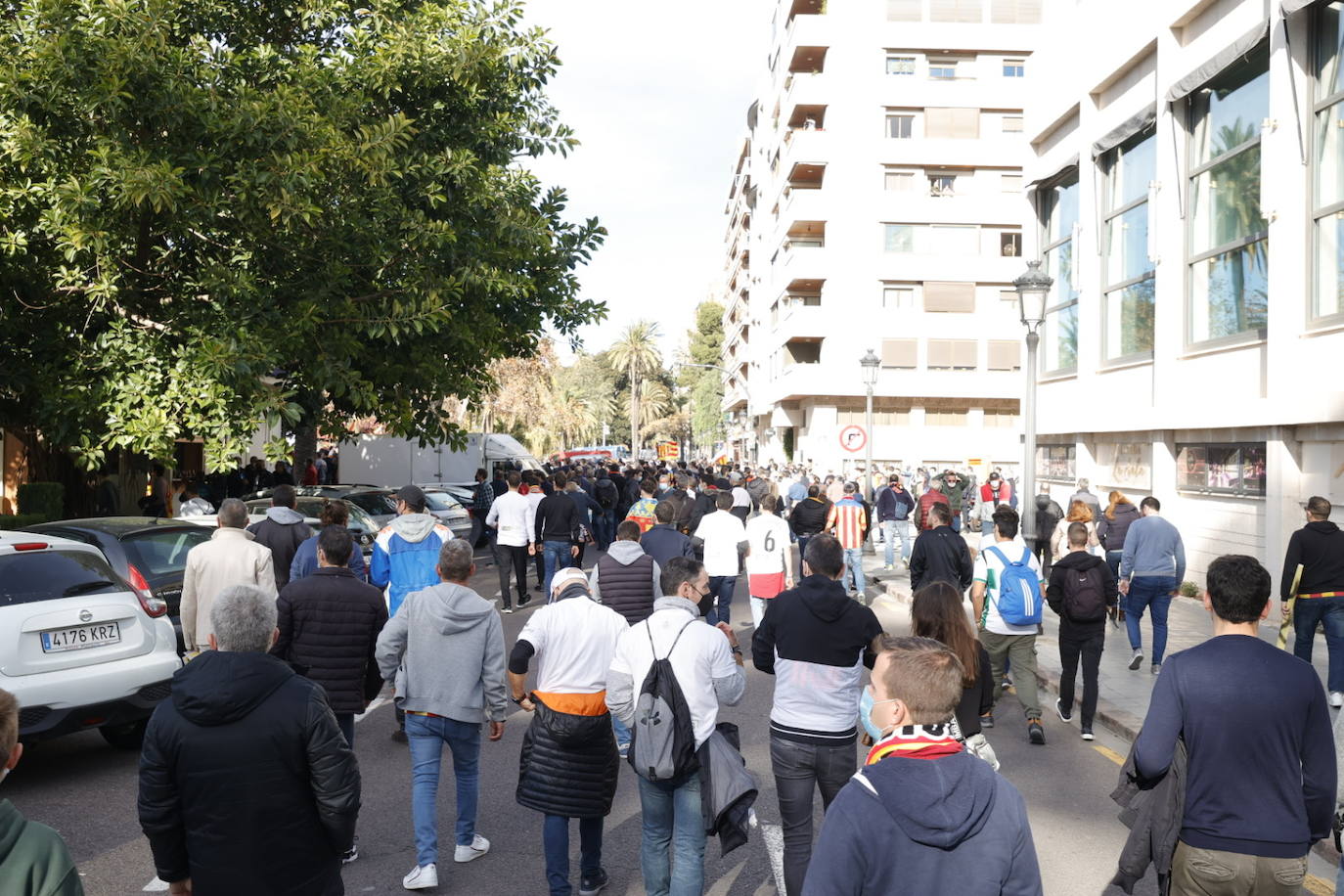 Miles de personas han acudido a la manifestación contra Peter Lim. 