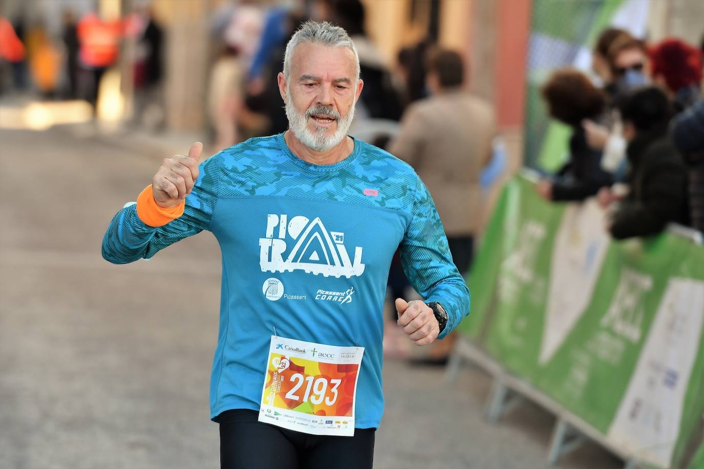 El circuito RunCáncer 2021 ha llegado a Picassent con una prueba que incluye una carrera y una marcha no competitiva de 8 km. 