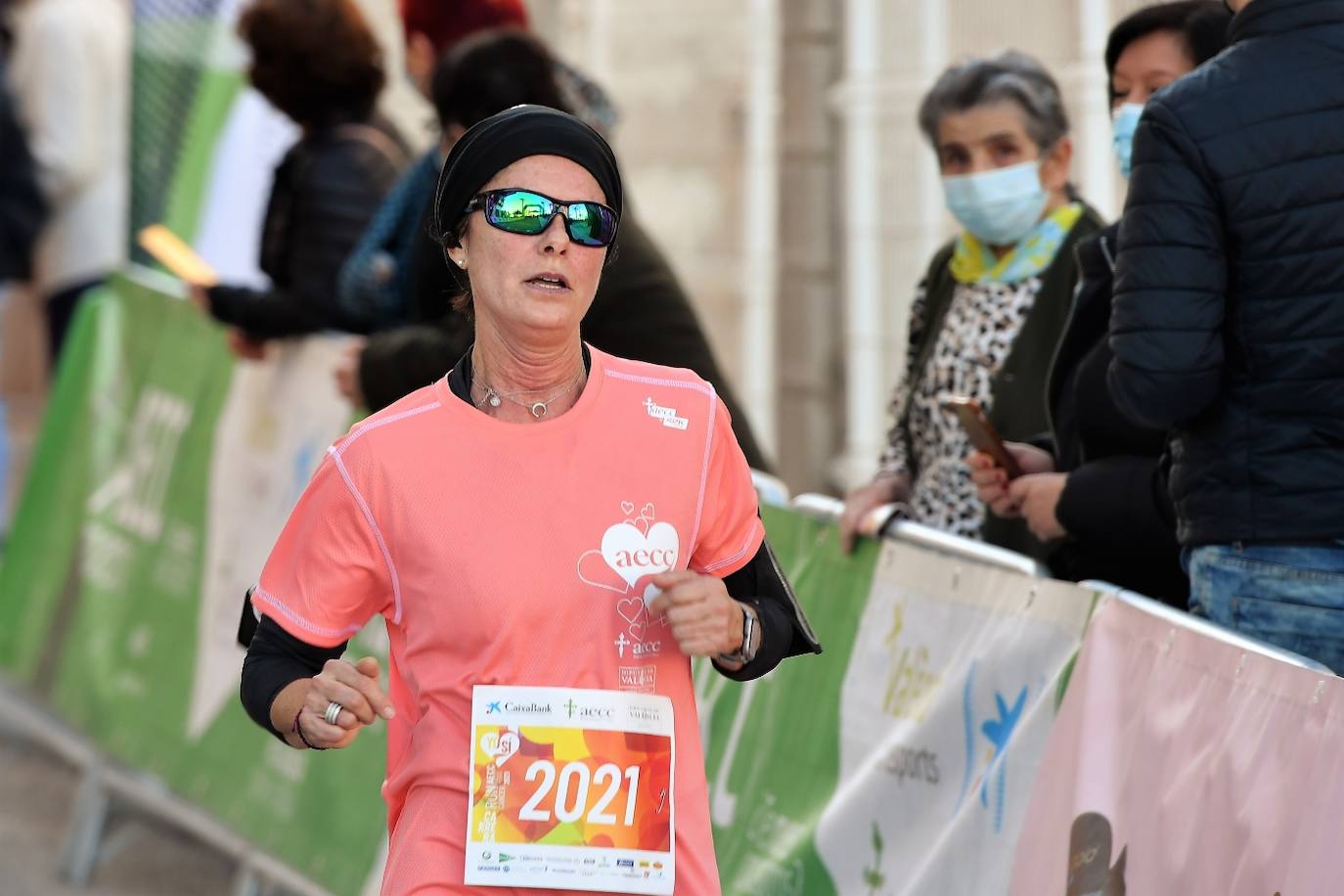 El circuito RunCáncer 2021 ha llegado a Picassent con una prueba que incluye una carrera y una marcha no competitiva de 8 km. 