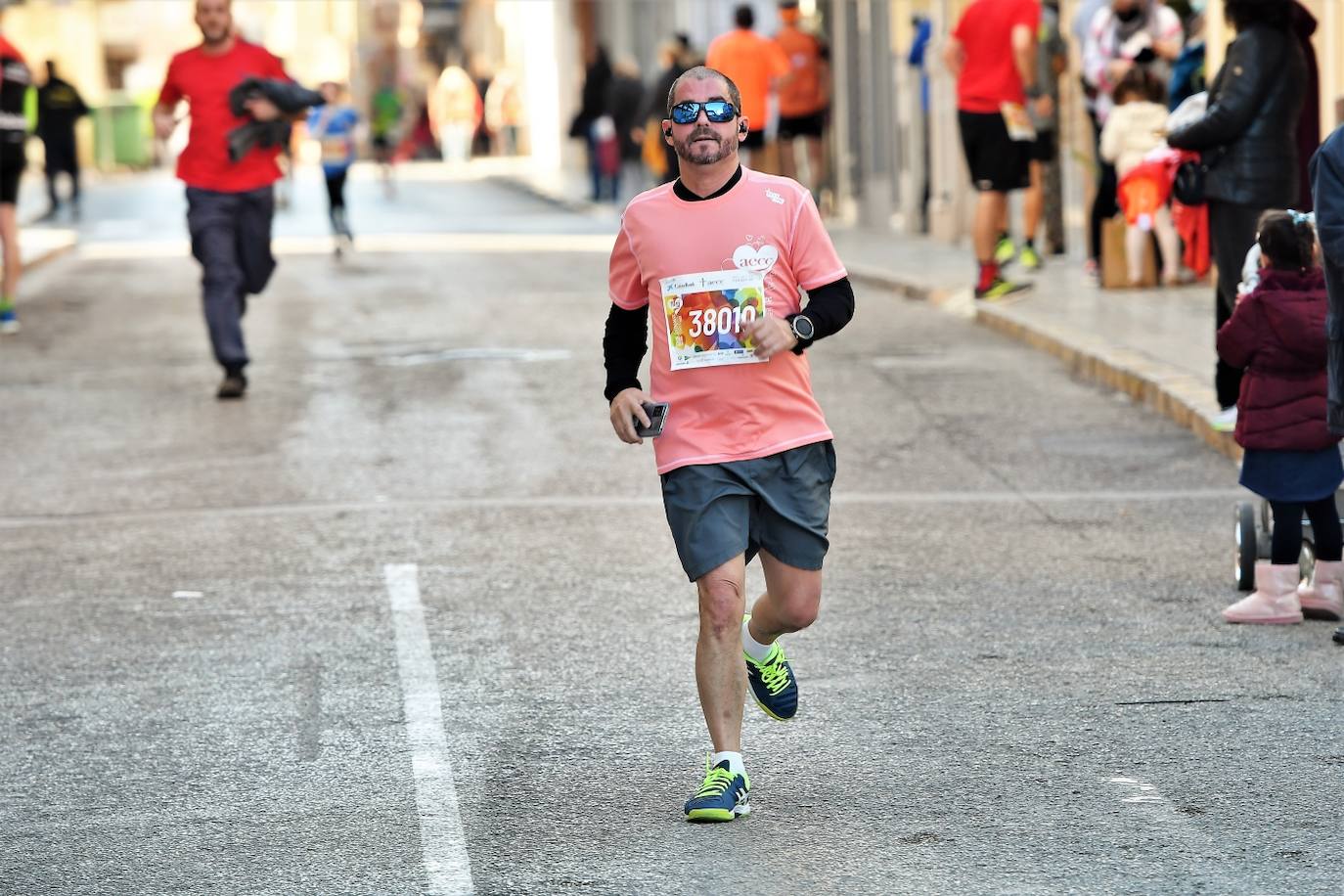 El circuito RunCáncer 2021 ha llegado a Picassent con una prueba que incluye una carrera y una marcha no competitiva de 8 km. 