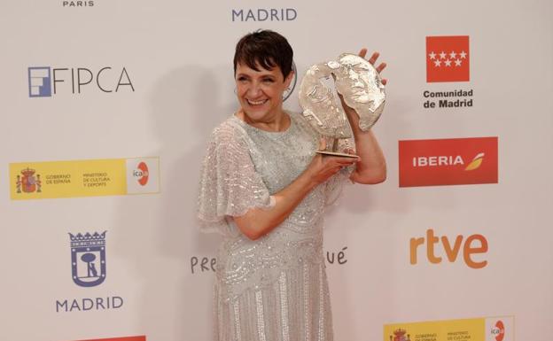 La actriz Blanca Portillo recibe el Premio Forqué a Mejor Interpretación Femenina en cine, por su papel en 'Maixabel'.