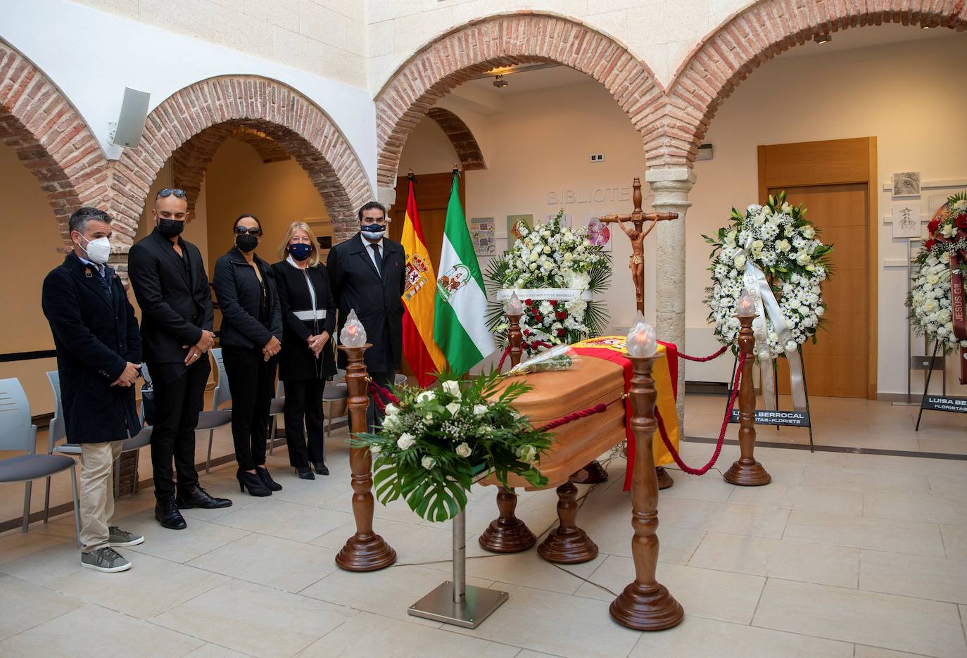 Fotos: Capilla ardiente de Manolo Santana | Compañeros y amigos despiden a la leyenda del deporte