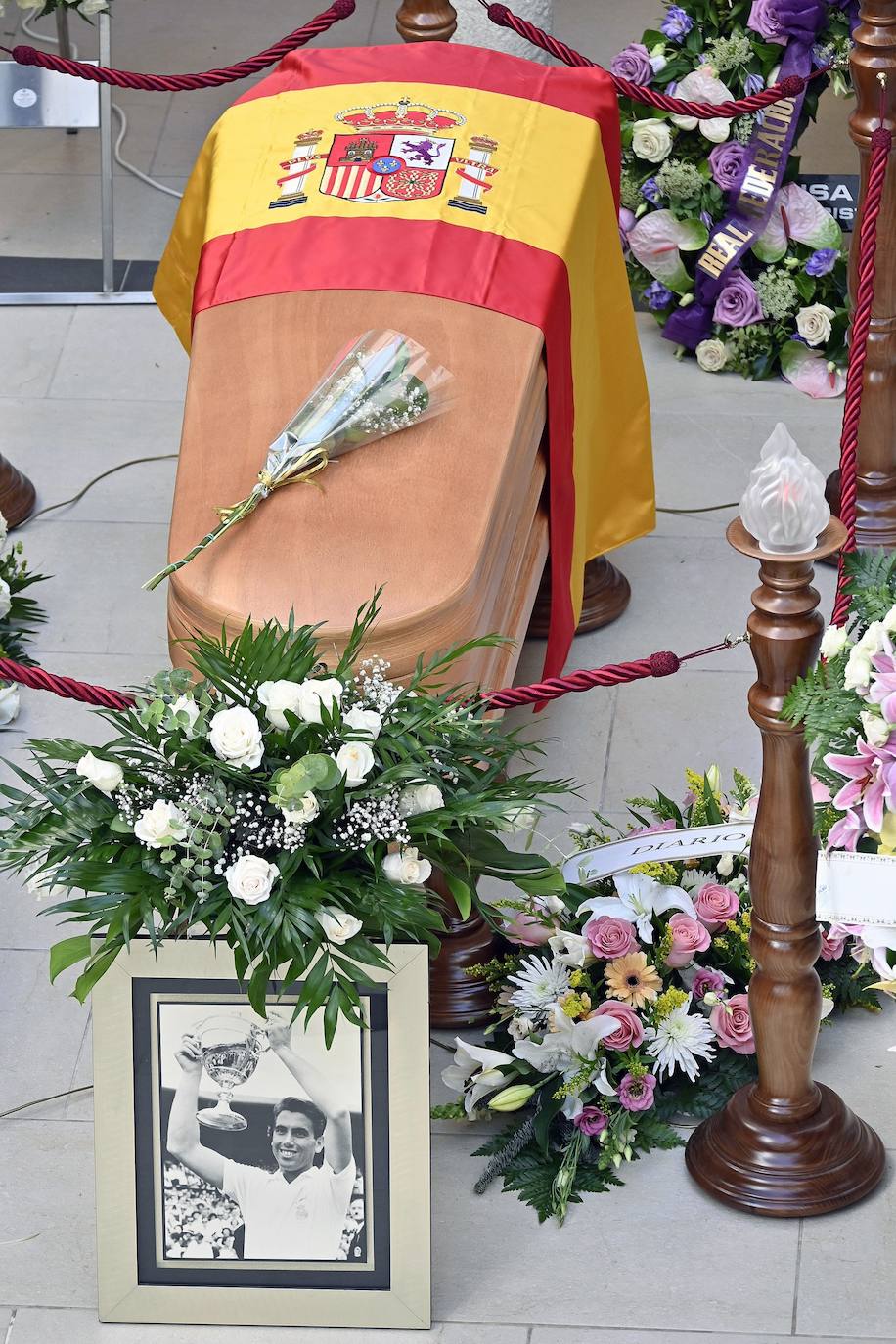 Fotos: Capilla ardiente de Manolo Santana | Compañeros y amigos despiden a la leyenda del deporte