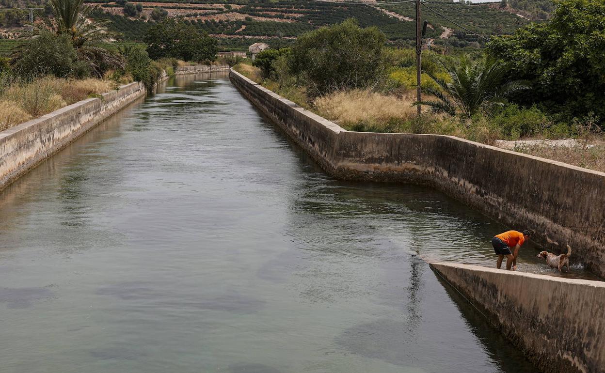 La Acequia Real a su paso por Antella. 