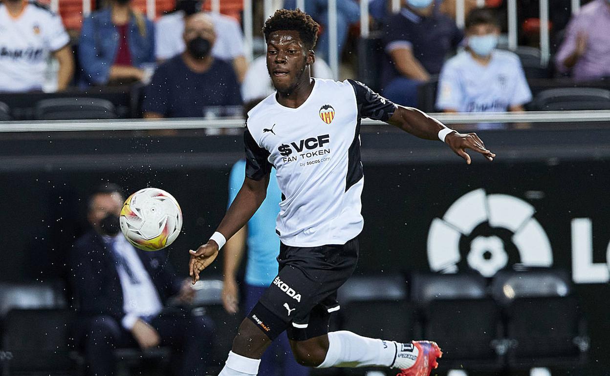 Yunus Musah. durante un partido de esta temporada en Mestalla