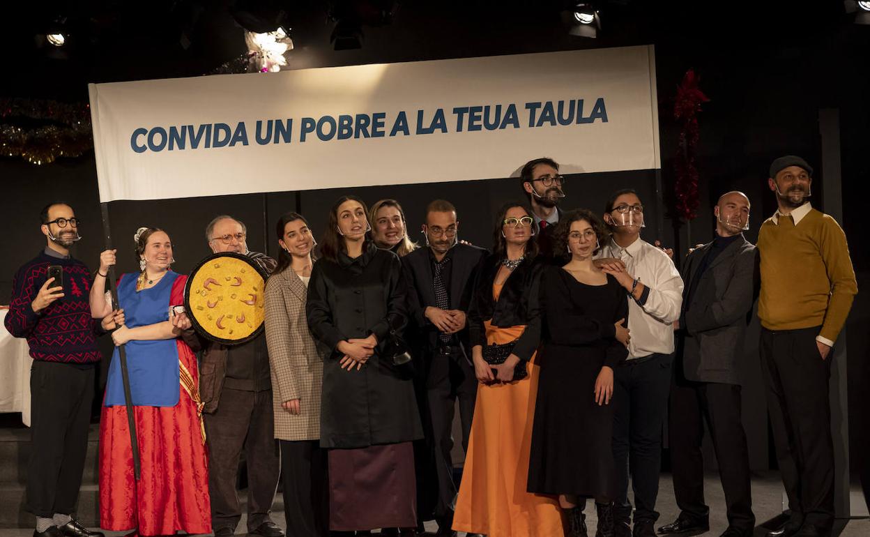 El equipo artístico de 'Convida un pobre a la teua taula'. 