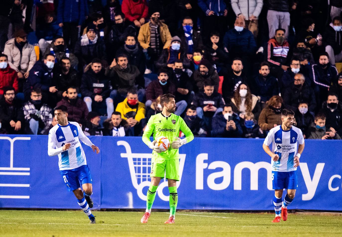 Fotos: Las mejores imágenes del CD Alcoyano-Levante UD