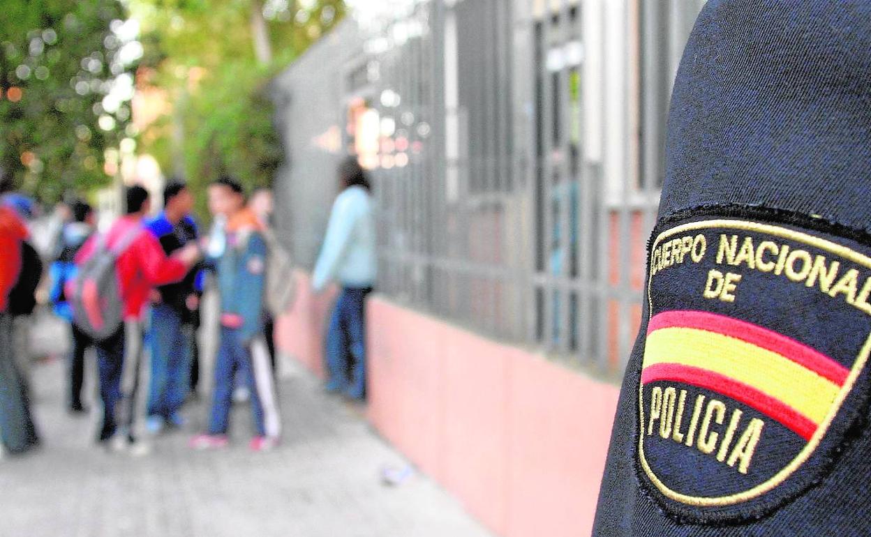 Los agentes de la Policía Local han advertido un incremento en el consumo pero, al ser un producto legal, no pueden actuar.