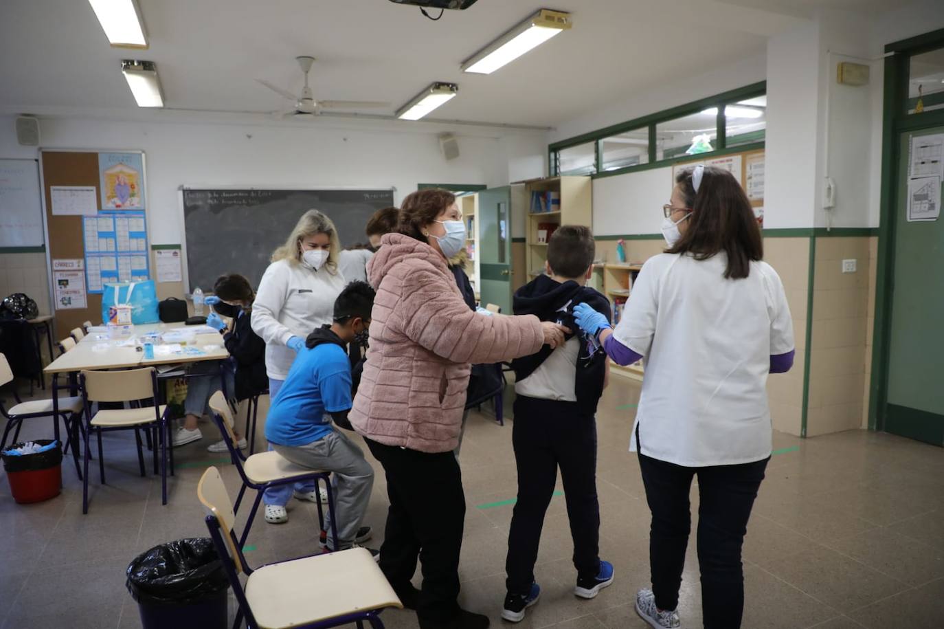 Inicio de la campaña de vacunación infantil contra el covid en menores de 12 años en los colegios de la Comunitat Valenciana. 