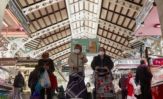 Mujeres comprando en el Mercado Central, en imagen de archivo. 