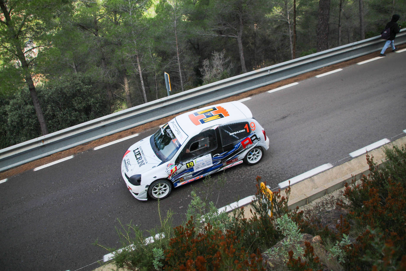 Fotos: Espectacular subida al Garbí con 60 coches por la Calderona