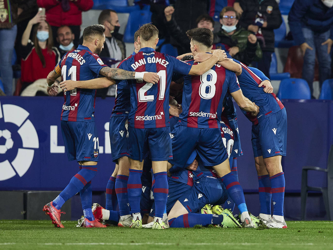 Fotos: Las mejores imágenes del Levante UD-Valencia CF