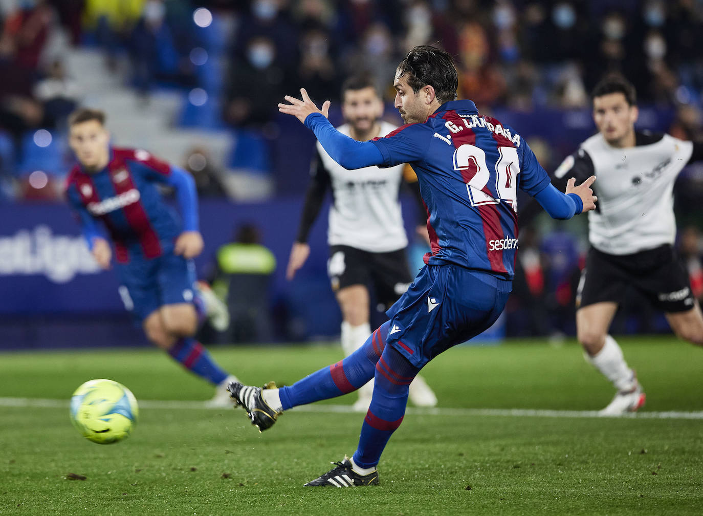 Fotos: Las mejores imágenes del Levante UD-Valencia CF