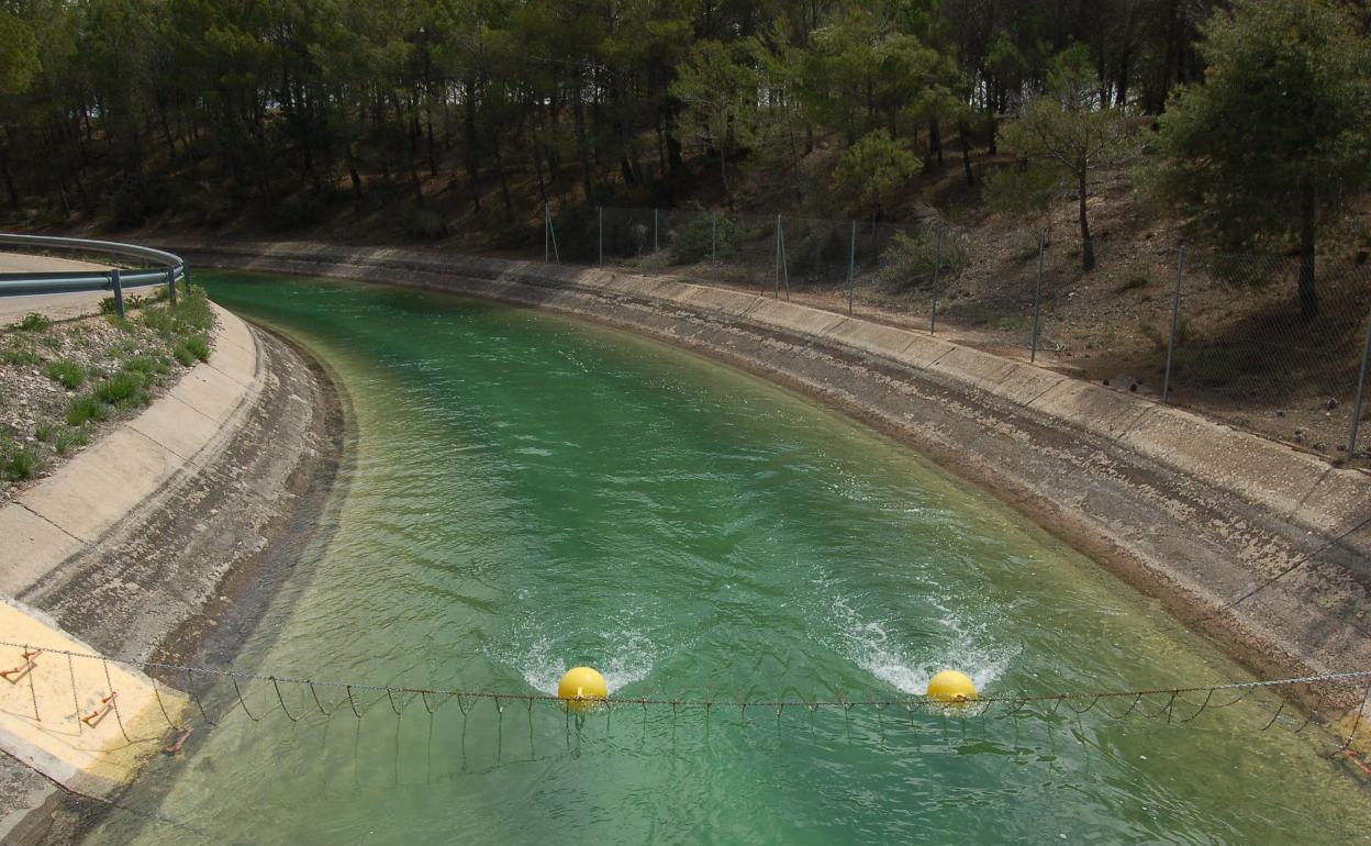 Conductos del trasvase Tajo-Segura que transporta el agua a Alicante y Murcia. 