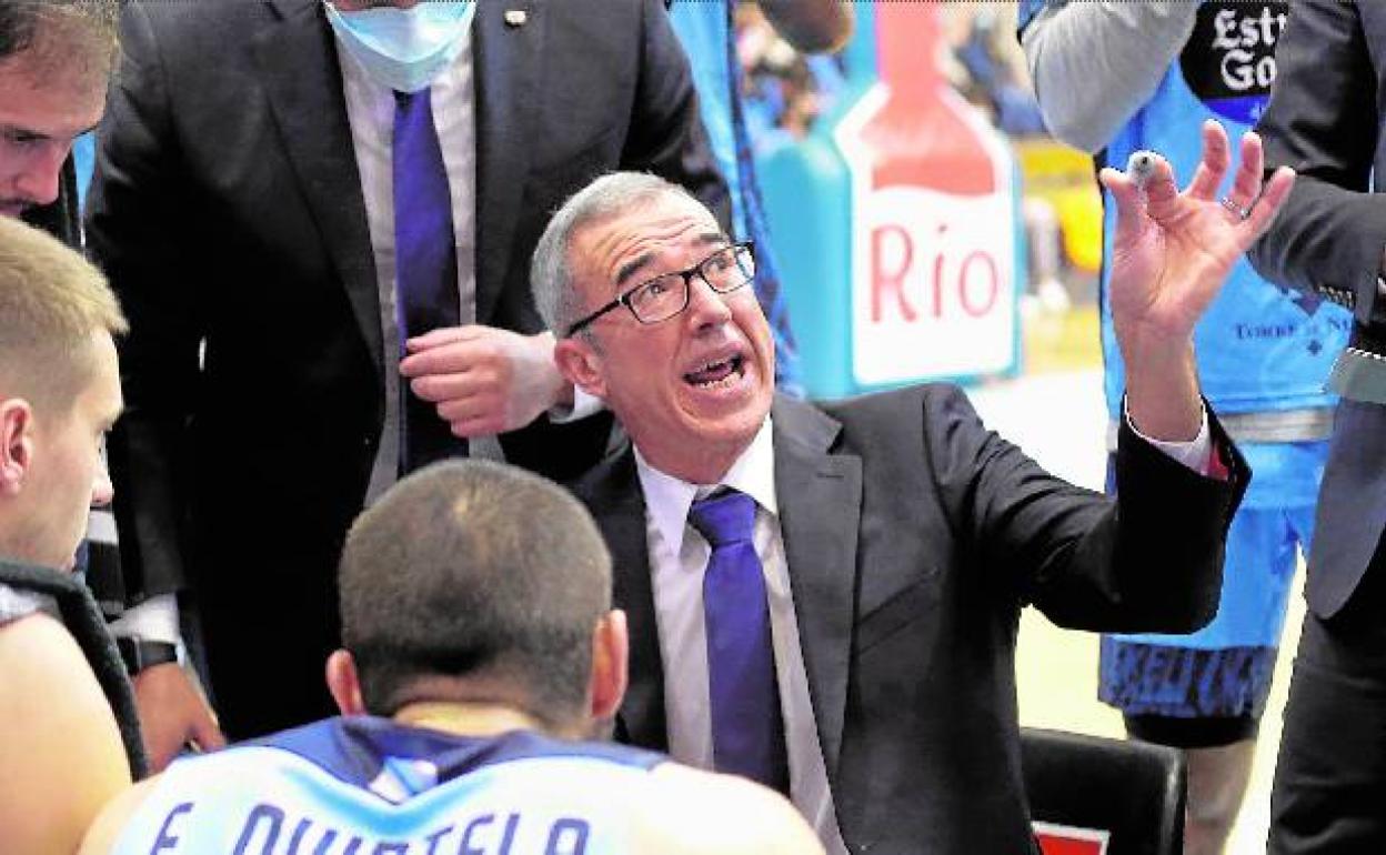 Paco Olmos, entrenador del debut del Valencia Basket en la máxima competición continental. 