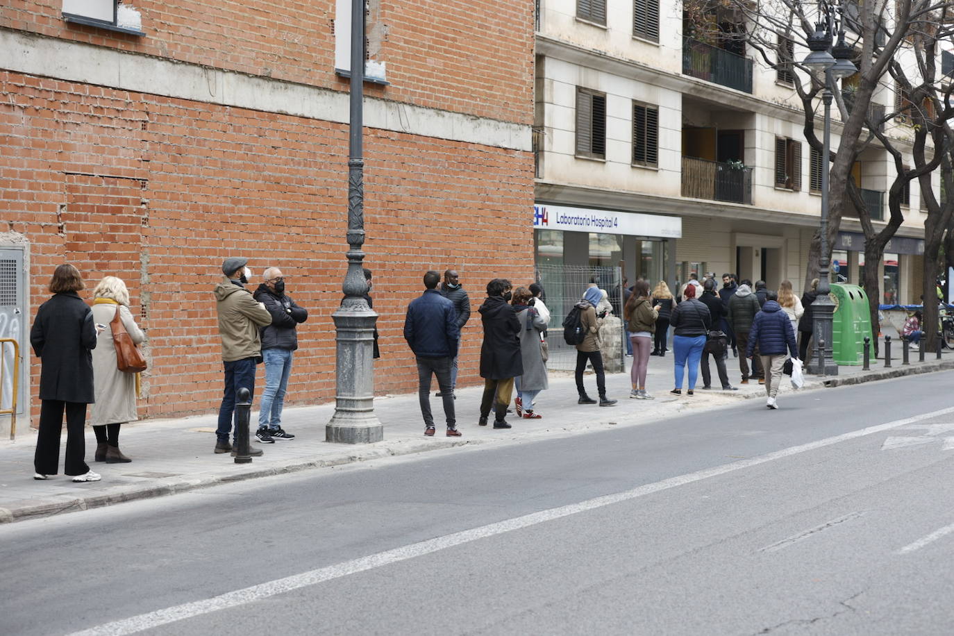 Fotos: Avalancha de colas para hacerse un test antes de Nochebuena en Valencia