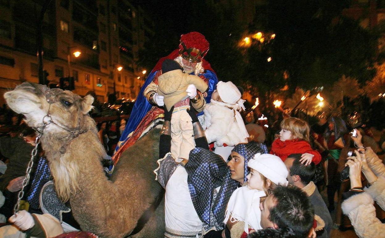 Imagen de la cabalgata de Alcoi antes de la pandemia. 