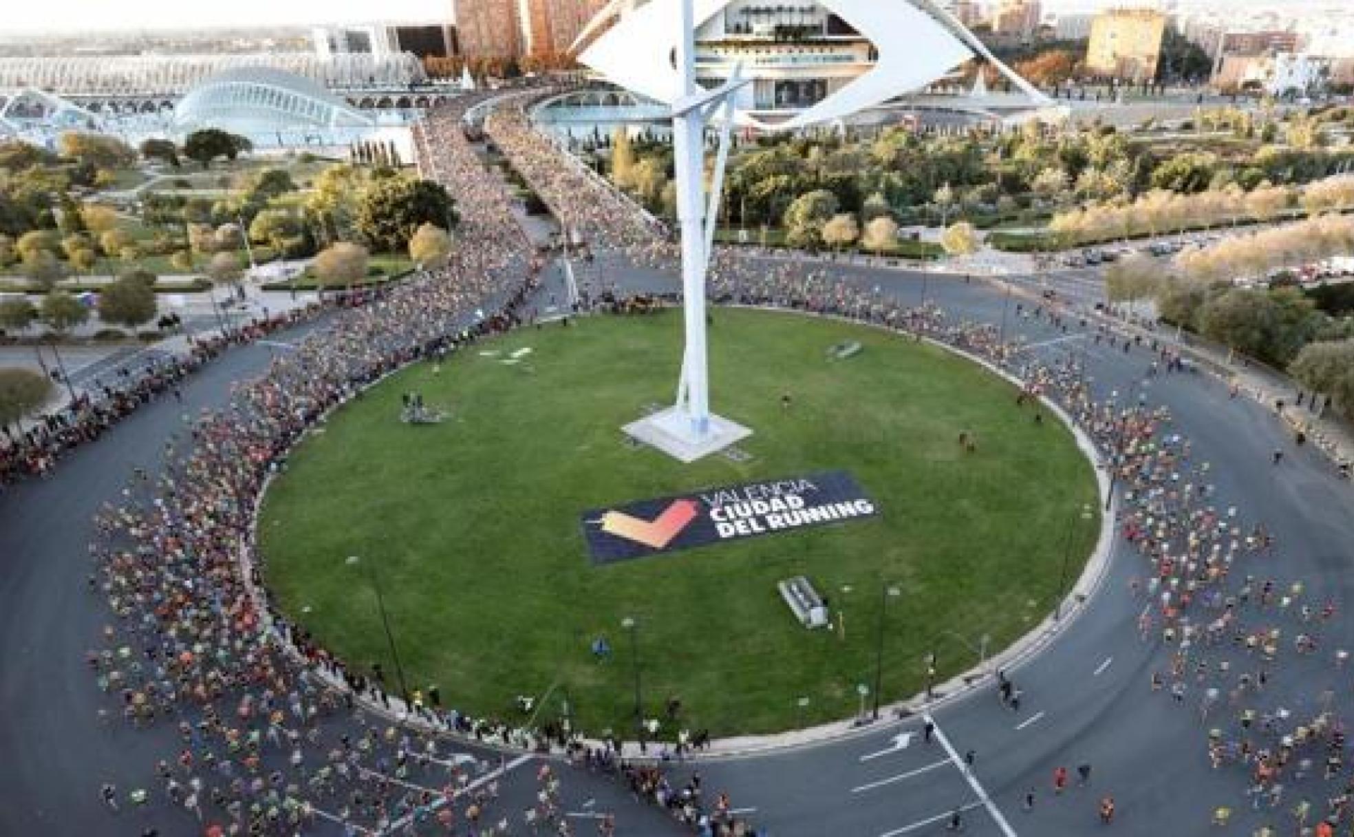 Salida del Maratón Valencia Trinidad Alfonso EDP en una de las ediciones de la prueba con etiqueta platino de la World Athletics. 