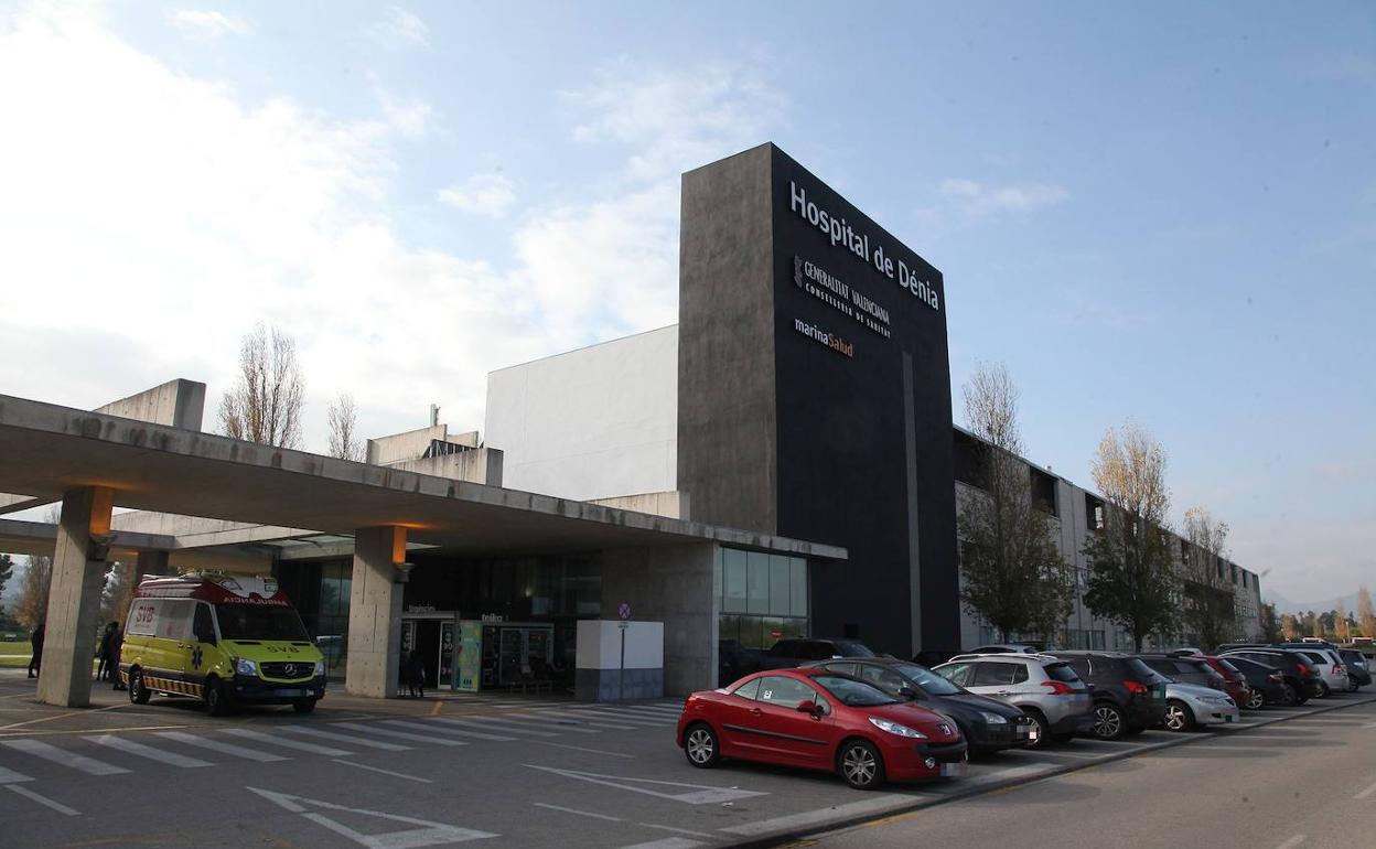 La zona de Urgencias del hospital de Dénia esta mañana. 