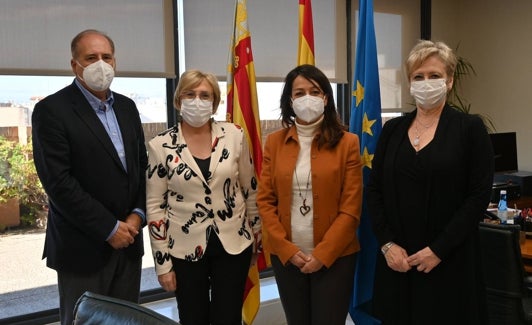 Pedro J. Ibor, Ana Barceló, Inmaculada Cervera y Marián García Layunta, ayer.