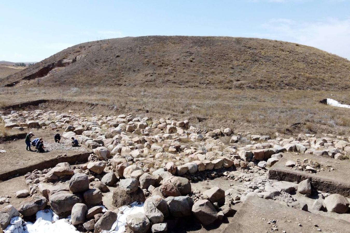 Arqueólogos encontraron en Turquía la ciudad perdida de Zippalanda. Se trata de una milenaria zona del imperio hitita y también se encontraron adoquines que son el antepasado del mosaico mediterráneo. «Sólo falta la prueba definitiva:una tablilla con el nombre de la ciudad», afirman los arqueólogos encargados del descubrimiento