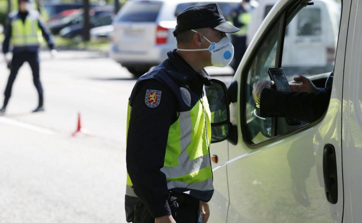 No llevar la 'L' tiene multa, pero llevarla en este caso también: 100 euros