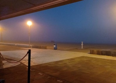 Imagen secundaria 1 - Niebla en Alicante y Benidorm, este jueves. 