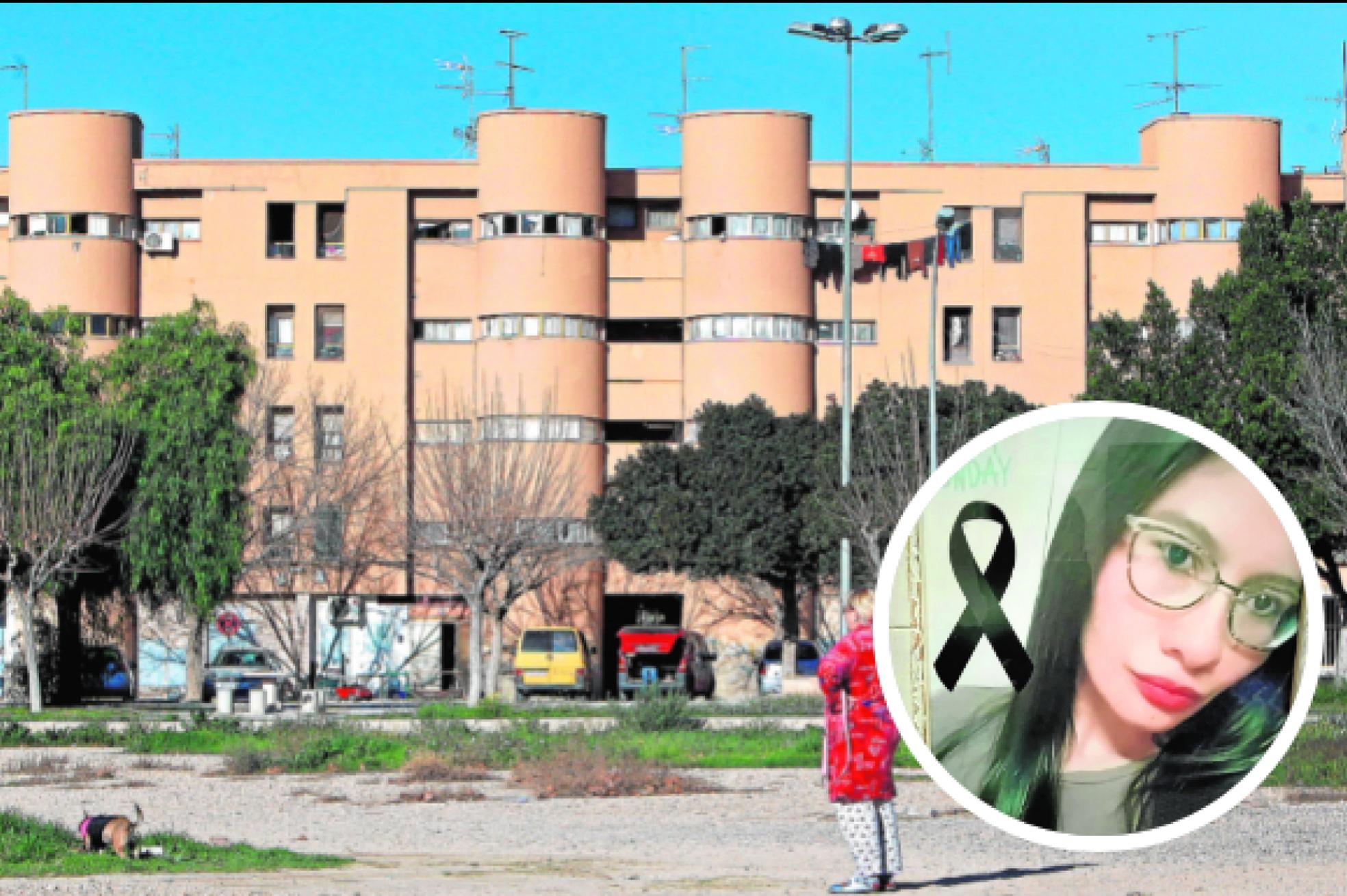 El escenario. Una mujer pasea en un solar de Los Palmerales, donde se produjo el asesinato. A la derecha, Yolanda Elisabeth Martínez, la víctima, en una fotografía proporcionada por su madre.