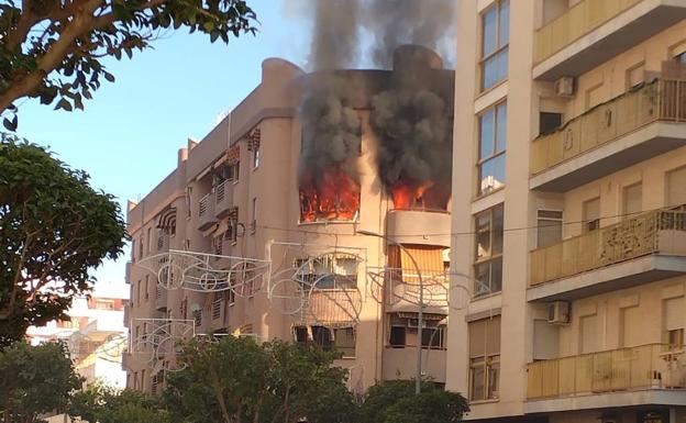 Imagen del incendio (Pablo García) y vídeo de Ana Gregori