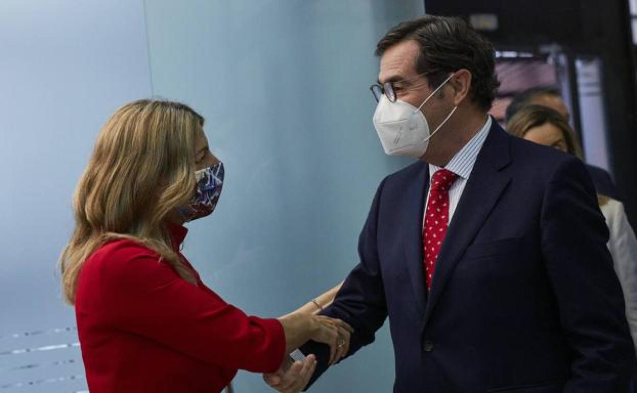 Yolanda Díaz, ministra de Trabajo, y Antonio Garamendi. 