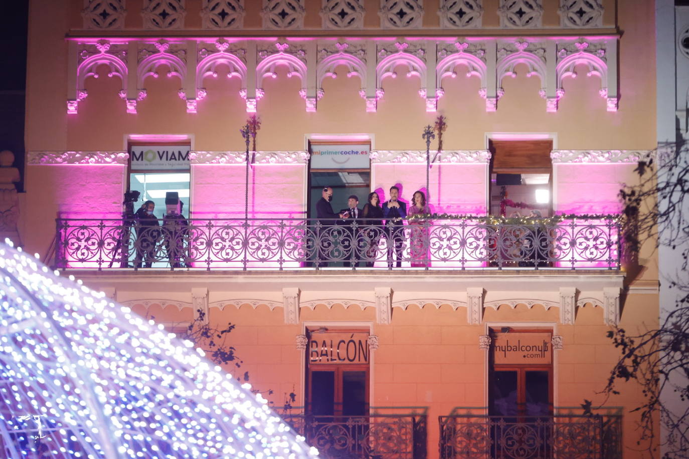 Fotos: La Policía blinda la plaza del Ayuntamiento de Valencia en Nochevieja