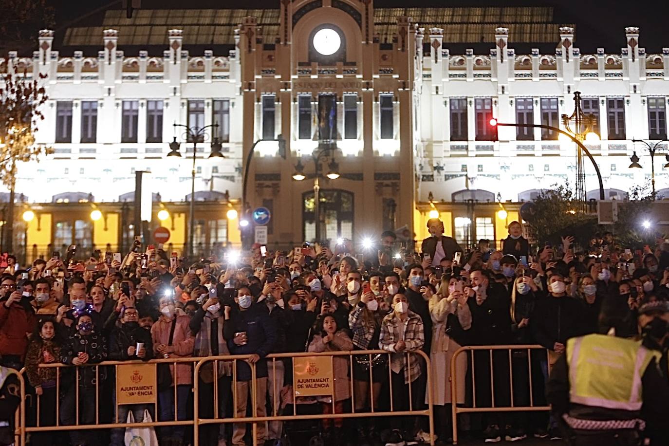 Fotos: La Policía blinda la plaza del Ayuntamiento de Valencia en Nochevieja