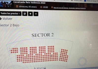 Imagen secundaria 1 - Sectores del primer anillo de la Plaza de Toros de Valencia completos a las 12.15 horas. 