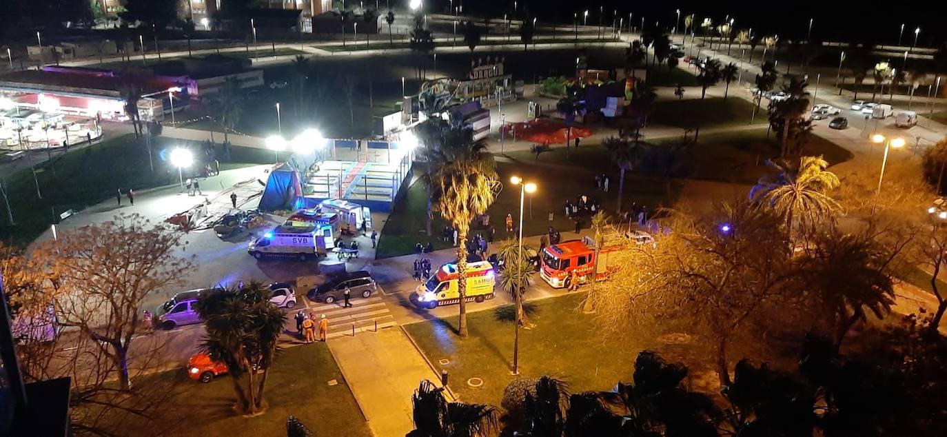 Tragedia en Mislata. Un castillo hinchable instalado en la localidad ha salido volando por el viento este martes por la tarde cuando varios niños saltaban con él. El suceso ha dejado a varios menores heridos de gravedad. 