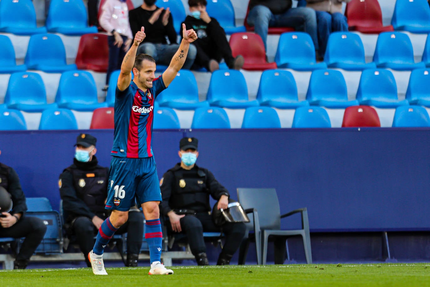 Fotos: Todas las fotos del partido Levante UD - RCD Mallorca en el estado Ciutat de Valencia