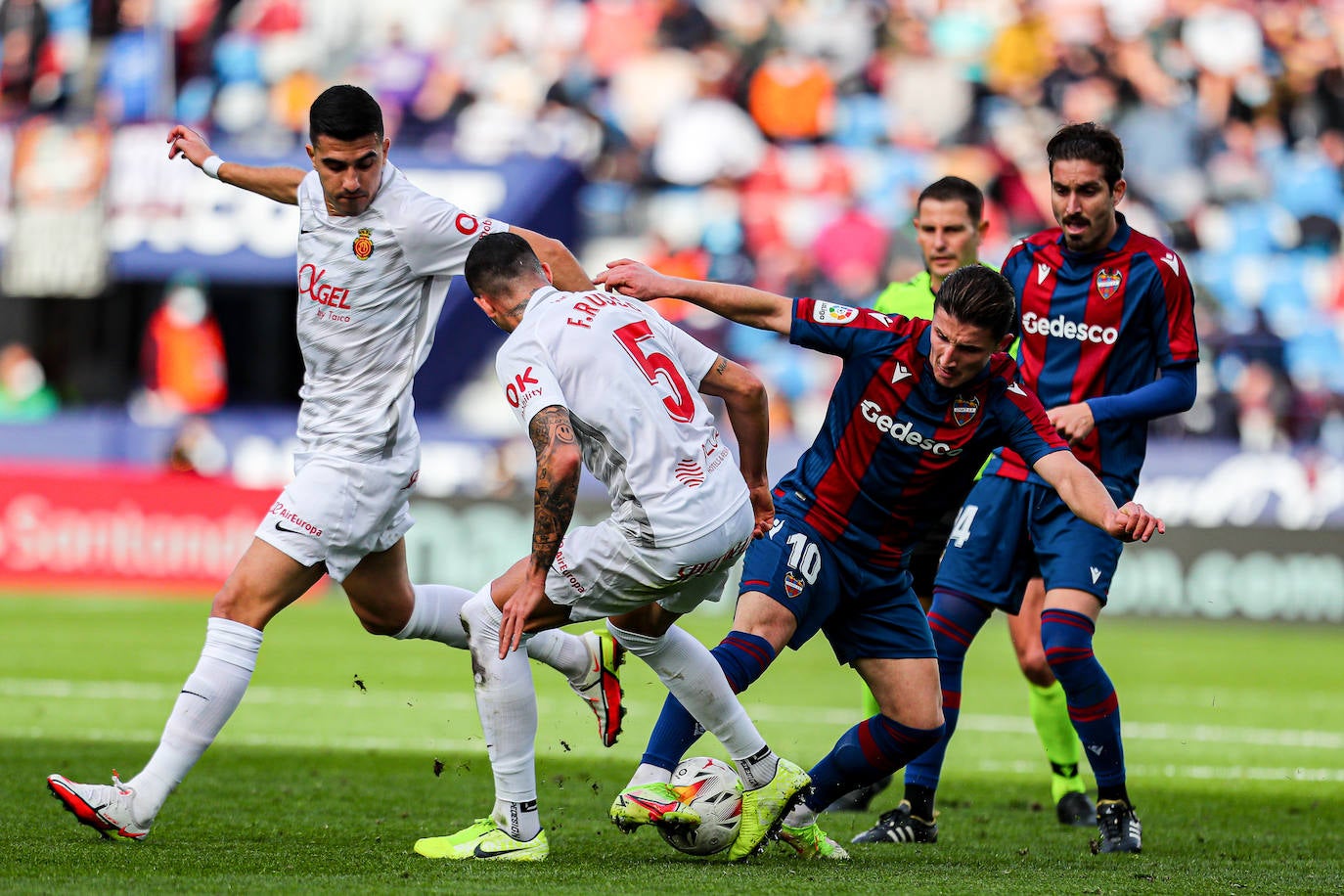 Fotos: Todas las fotos del partido Levante UD - RCD Mallorca en el estado Ciutat de Valencia